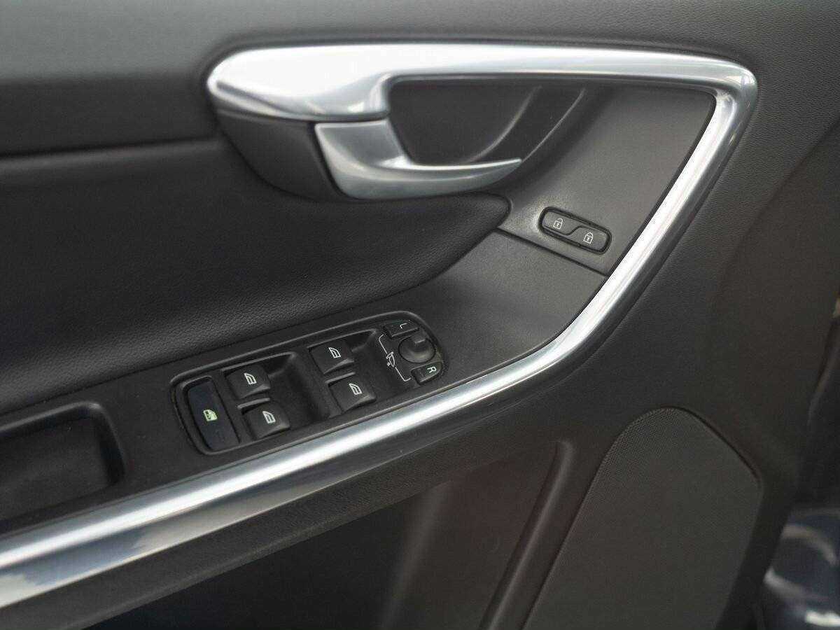 Б/У Вольво ИксЦ60 2012 года. Фото: #12