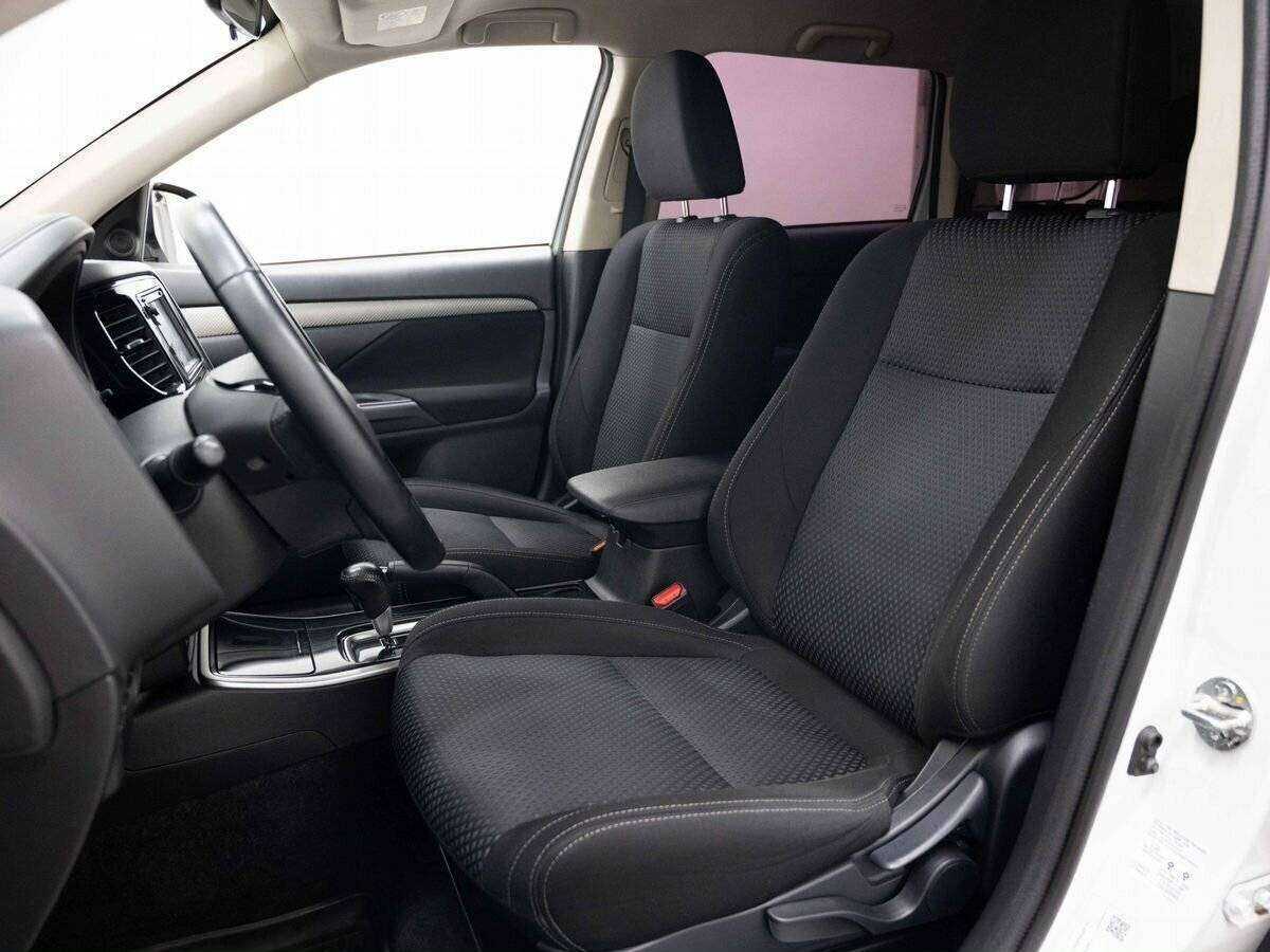 Б/У Митсубиши Оутлэндер 2017 года. Фото: #7