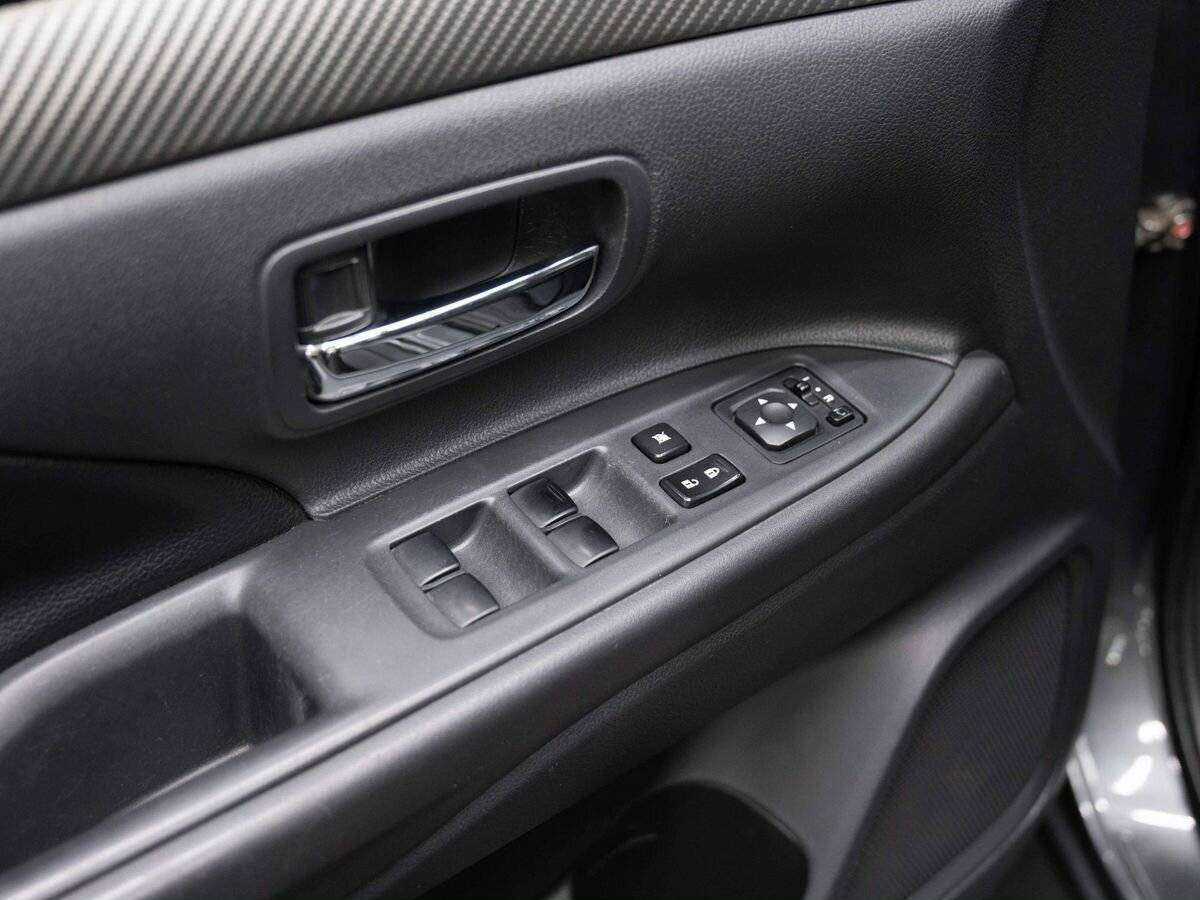 Б/У Митсубиши Оутлэндер 2013 года. Фото: #18