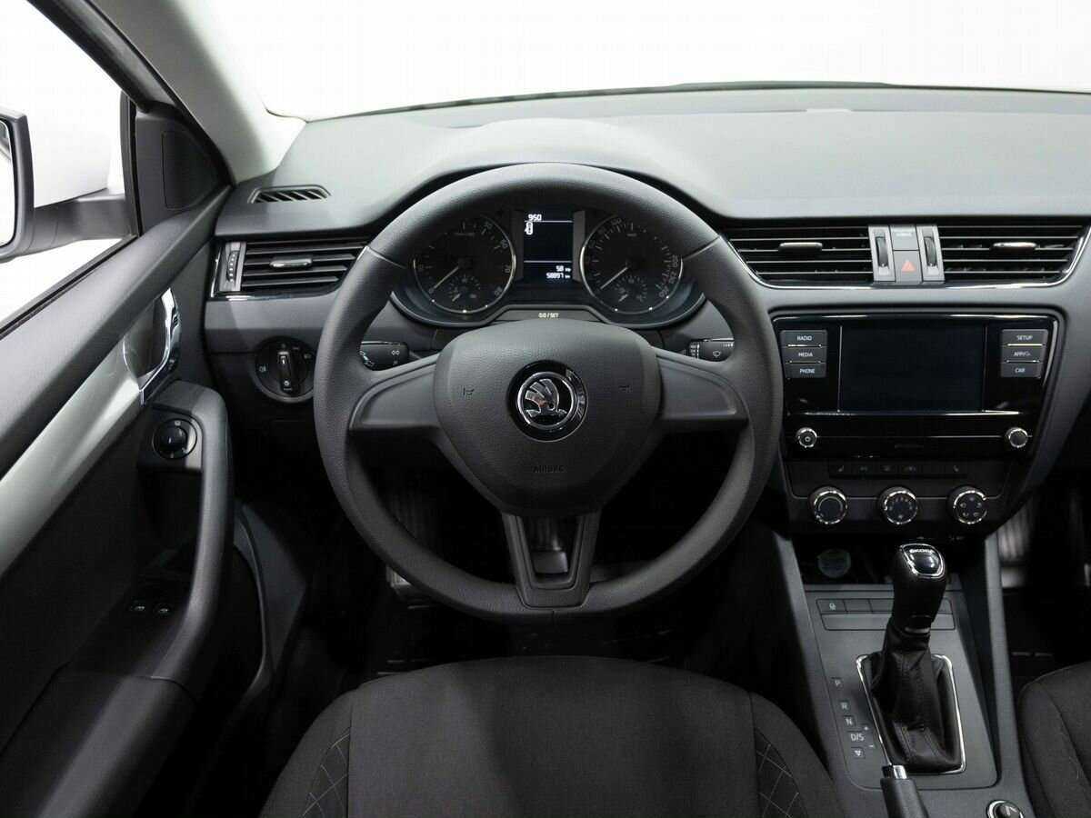 Б/У Шкода Октавия 2017 года. Фото: #13