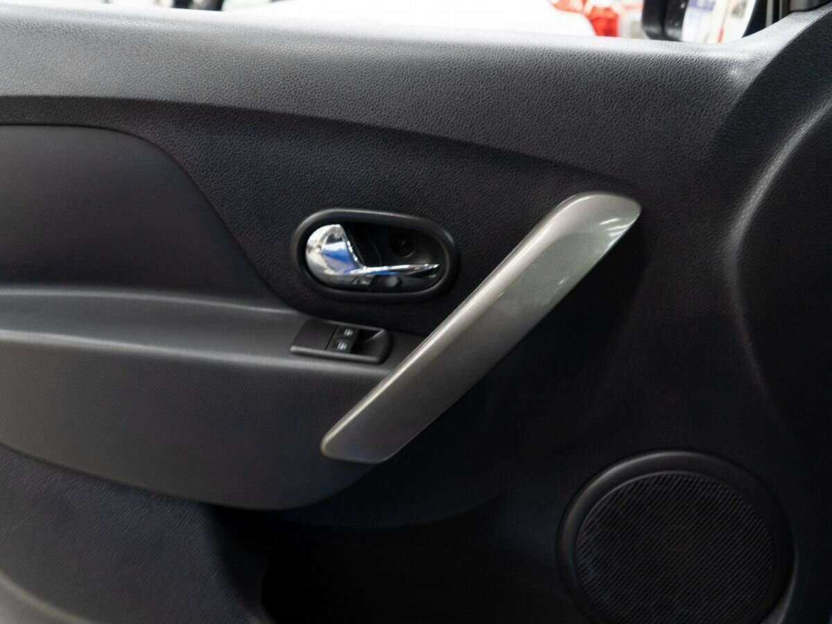 Б/У Рено Сандеро 2018 года. Фото: #12