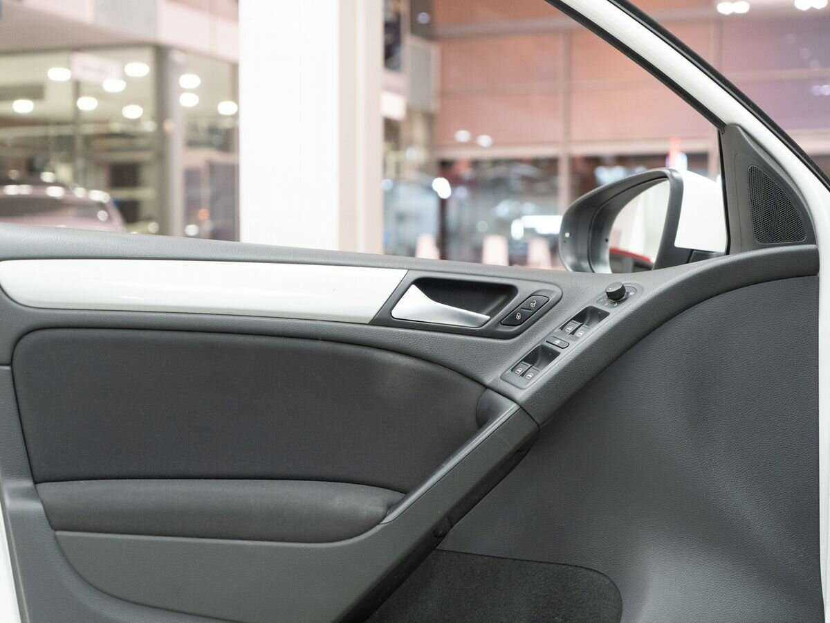 Б/У Фольксваген Гольф 2012 года. Фото: #14