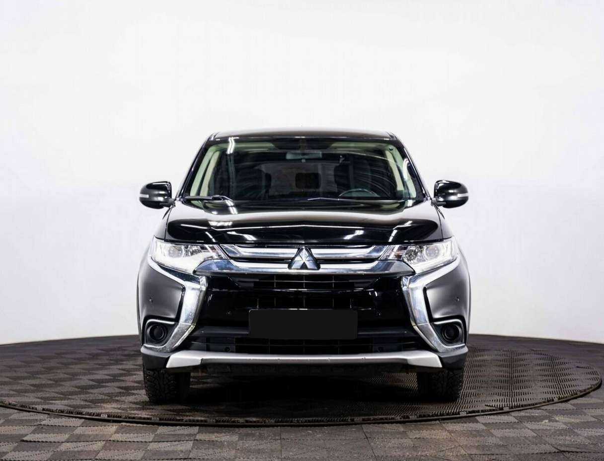 Б/У Митсубиши Оутлэндер 2016 года. Фото: #1