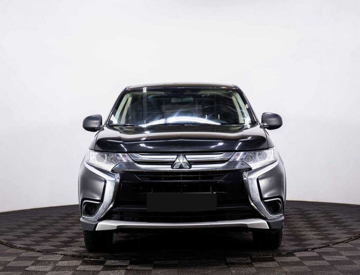 Б/У Митсубиши Оутлэндер 2018 года. Фото: #1