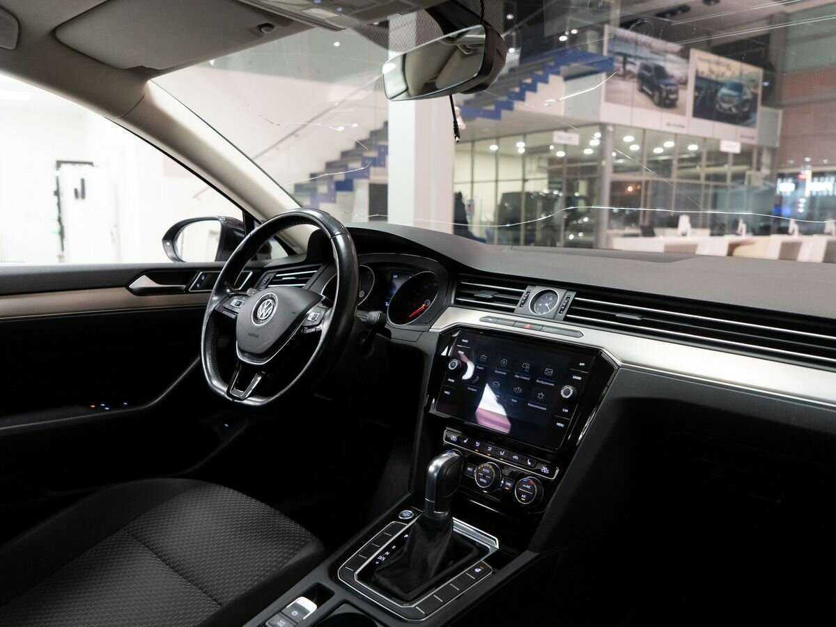 Б/У Фольксваген Пассат 2017 года. Фото: #18