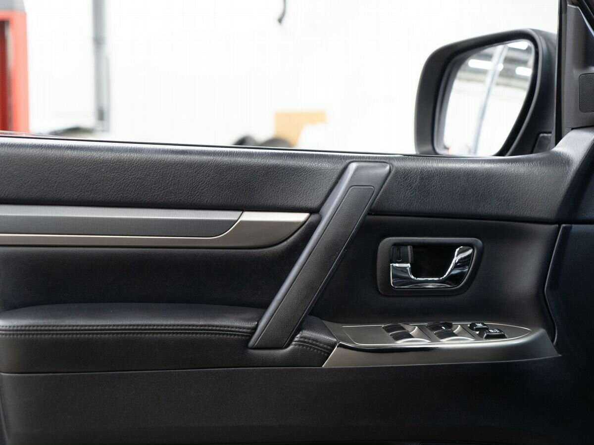 Б/У Митсубиши Паджеро 2012 года. Фото: #15