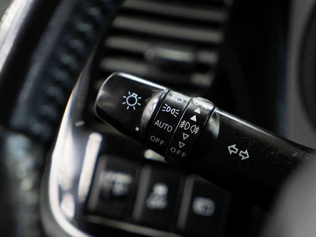 Б/У Митсубиши Оутлэндер 2017 года. Фото: #15