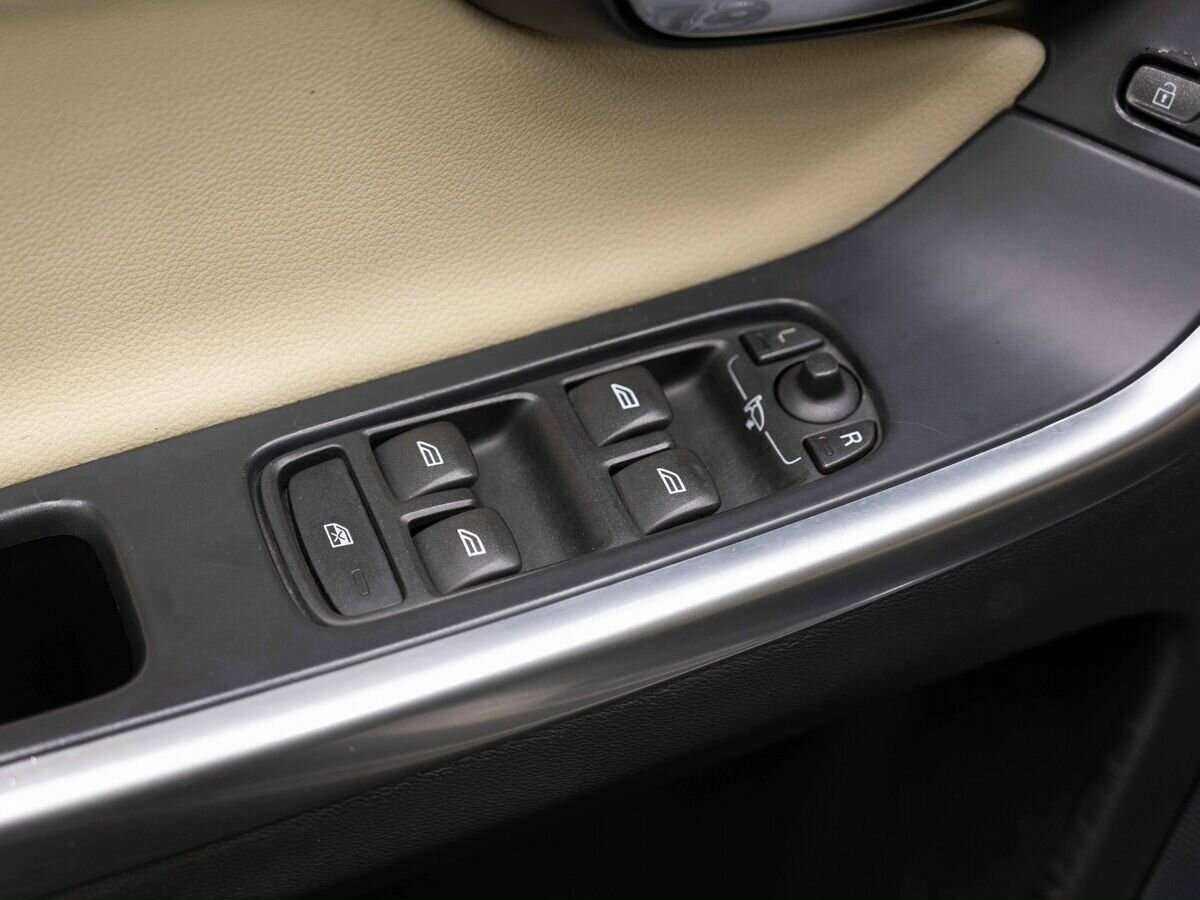 Б/У Вольво ИксЦ60 2014 года. Фото: #18