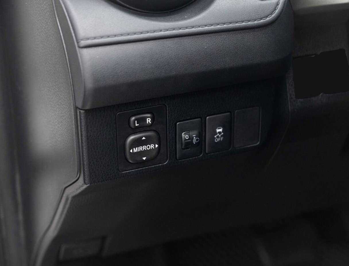 Б/У Тойота Рав4 2013 года. Фото: #19