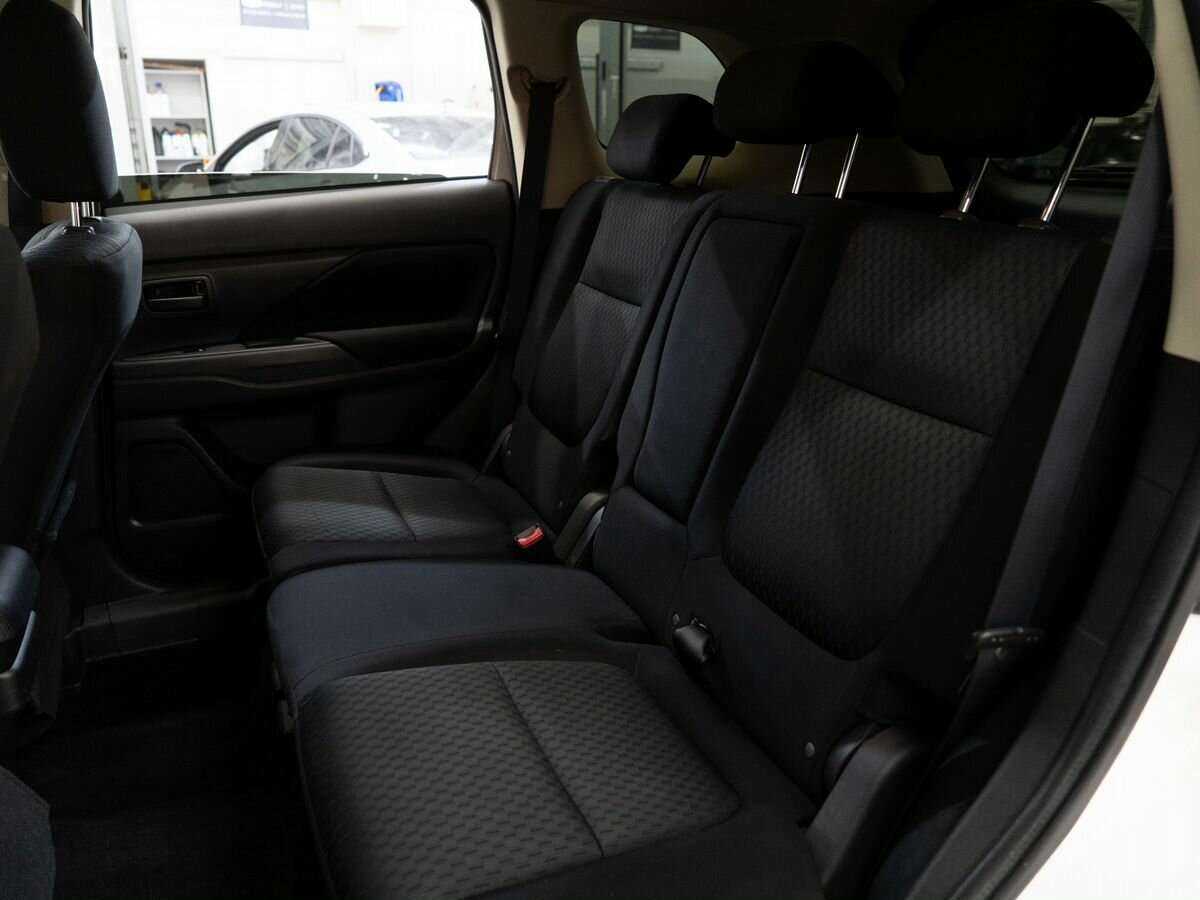 Б/У Митсубиши Оутлэндер 2015 года. Фото: #8