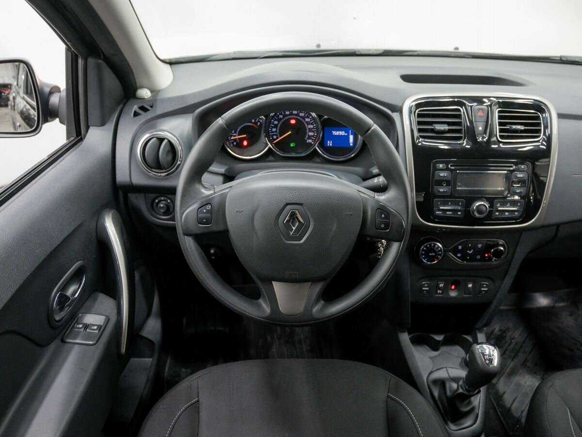 Б/У Рено Сандеро 2015 года. Фото: #11