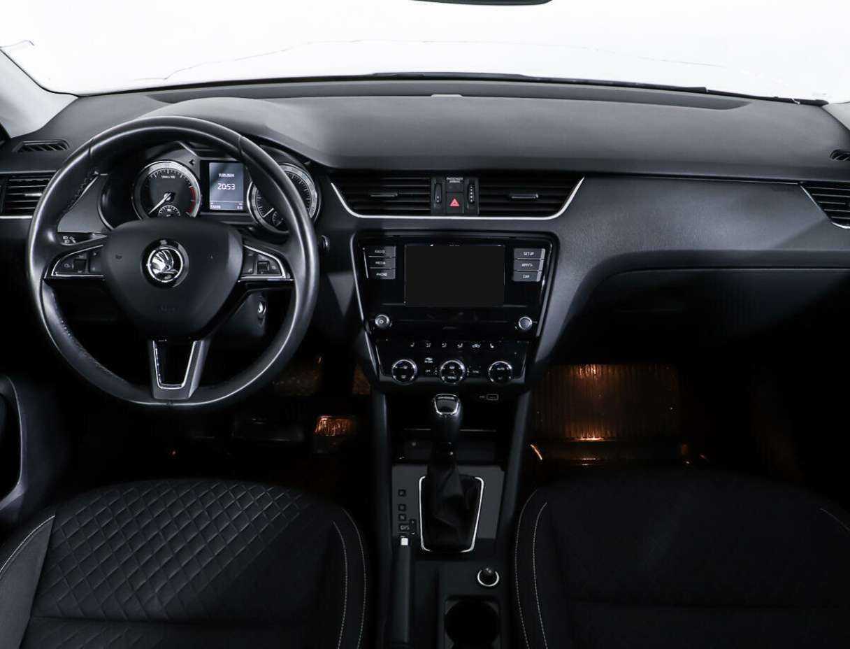 Б/У Шкода Октавия 2018 года. Фото: #11