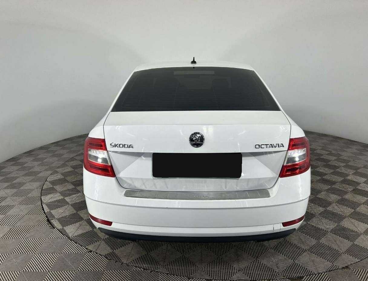 Б/У Шкода Октавия 2018 года. Фото: #2
