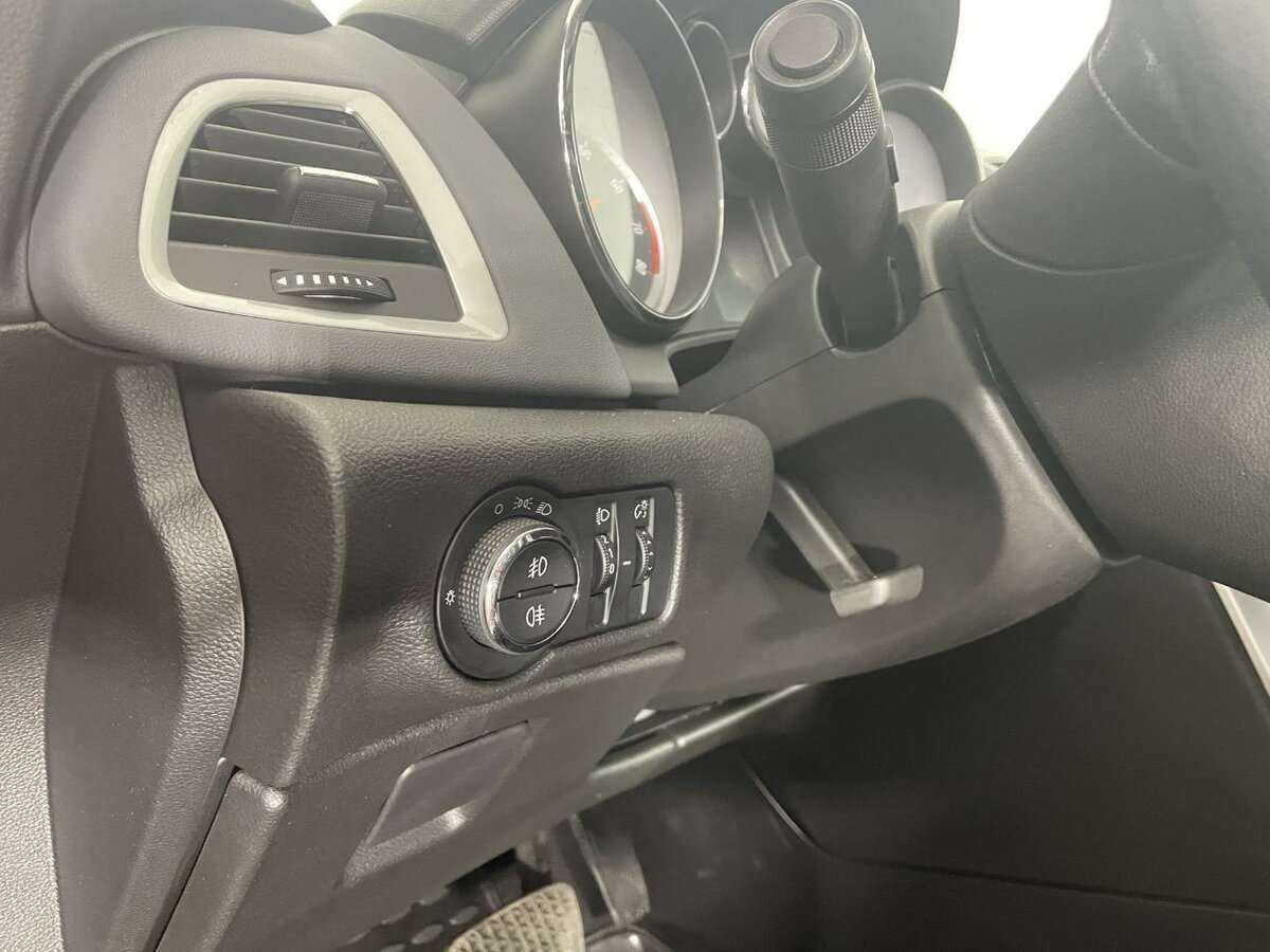 Б/У Опель Астра 2013 года. Фото: #8