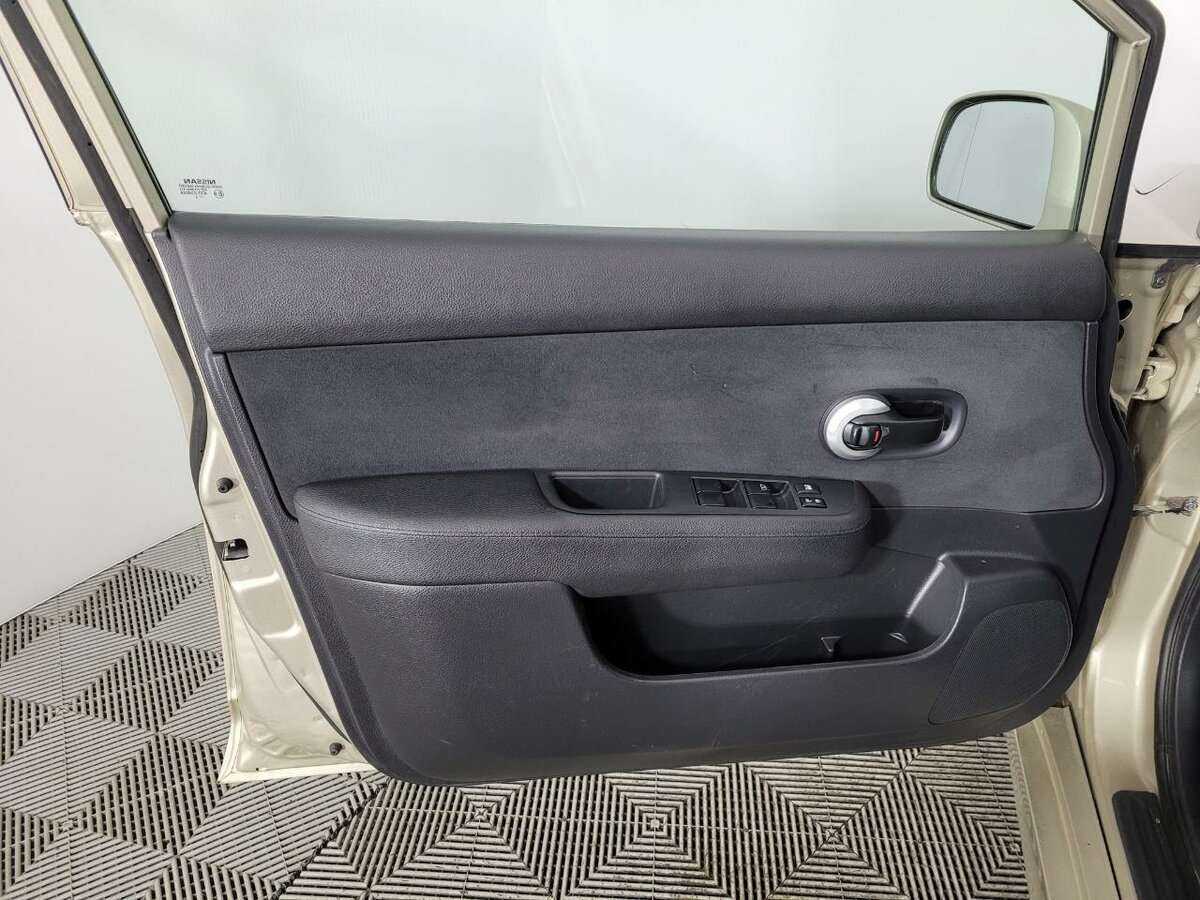 Б/У Ниссан Тиида 2013 года. Фото: #7