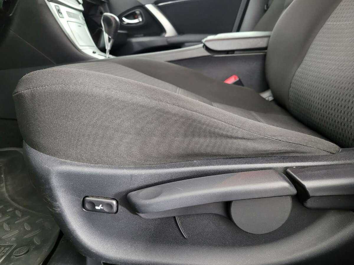 Б/У Тойота Авенсис 2012 года. Фото: #9