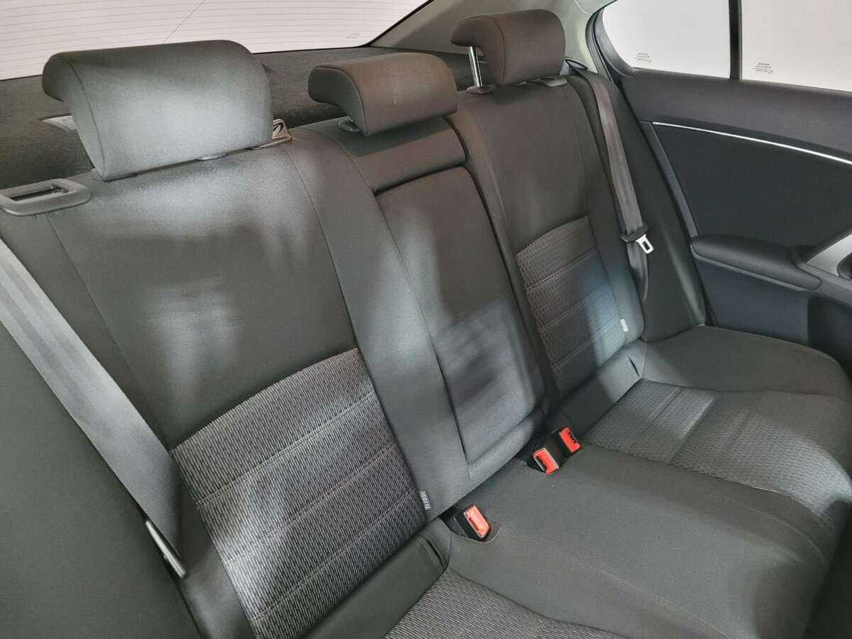 Б/У Тойота Авенсис 2012 года. Фото: #14