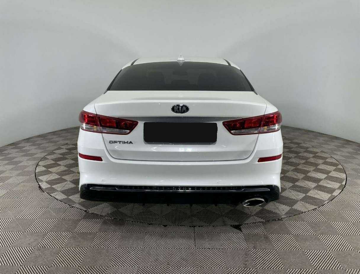 Б/У Киа Оптима 2018 года. Фото: #2