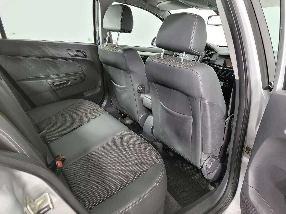 Б/У Опель Астра 2012 года. Фото: #16