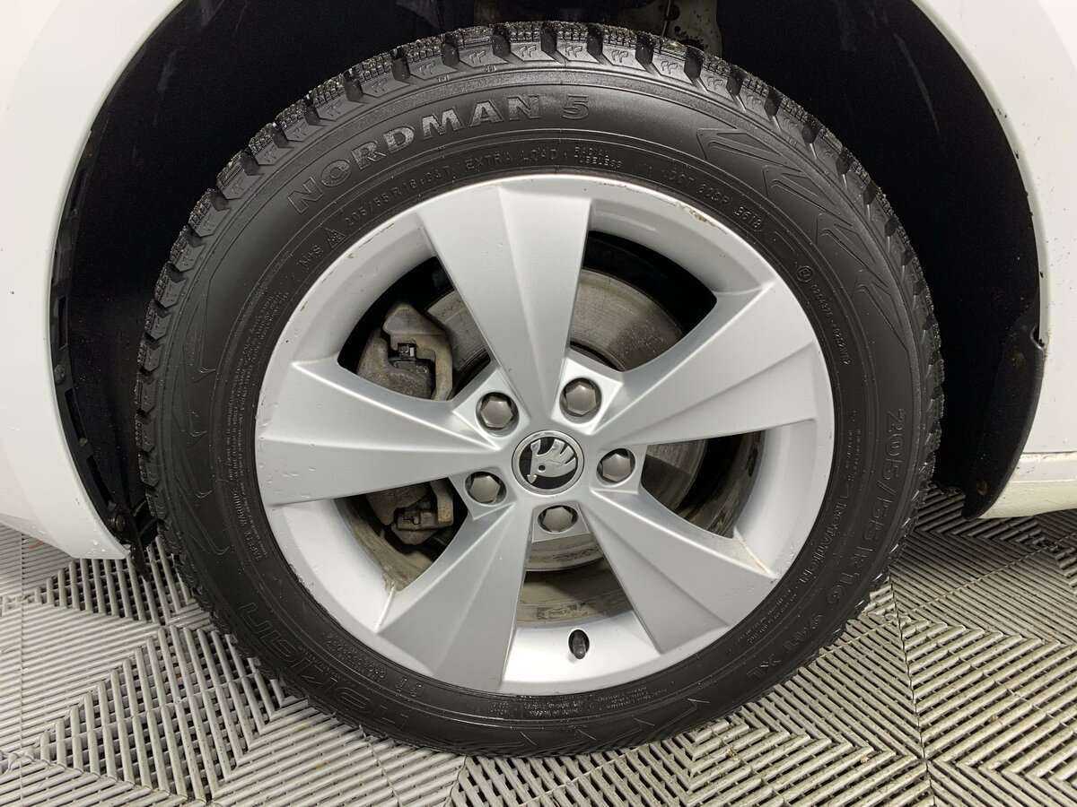 Б/У Шкода Октавия 2018 года. Фото: #17