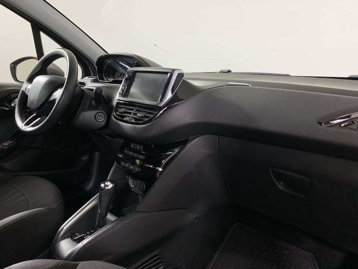 Б/У Пежо 208 2013 года. Фото: #10