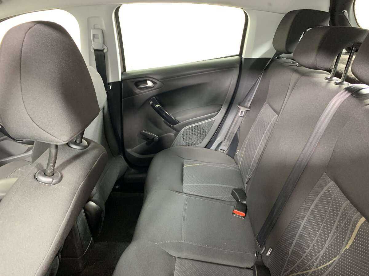 Б/У Пежо 208 2013 года. Фото: #15