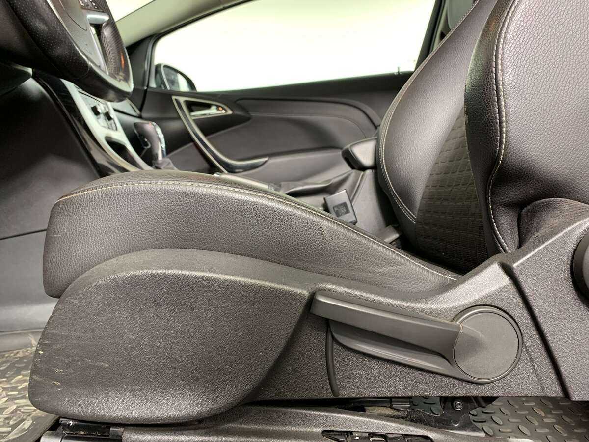 Б/У Опель Астра 2012 года. Фото: #11