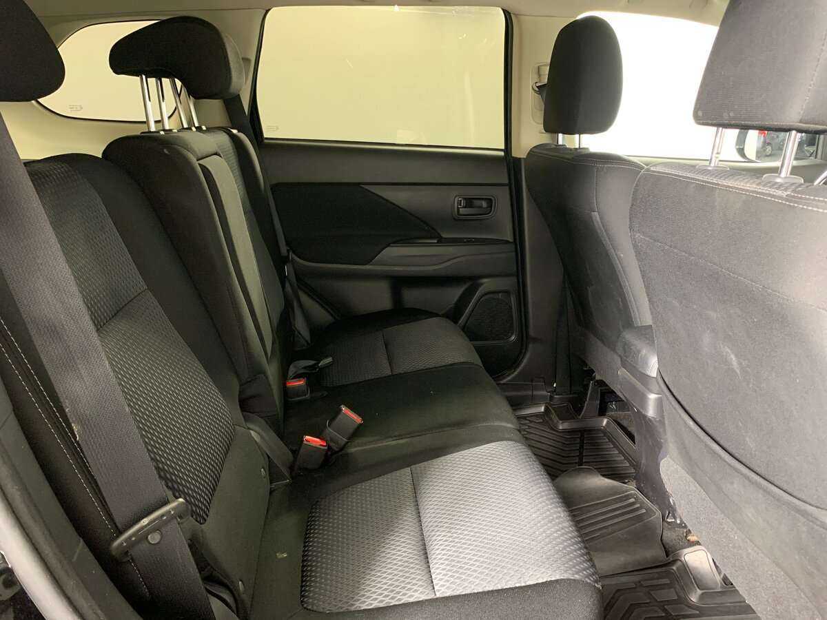 Б/У Митсубиши Оутлэндер 2018 года. Фото: #15