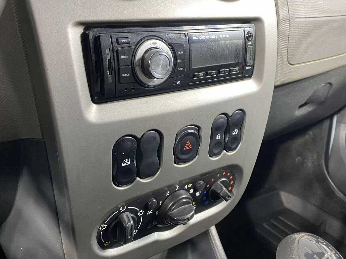 Б/У Рено Логан 2012 года. Фото: #8