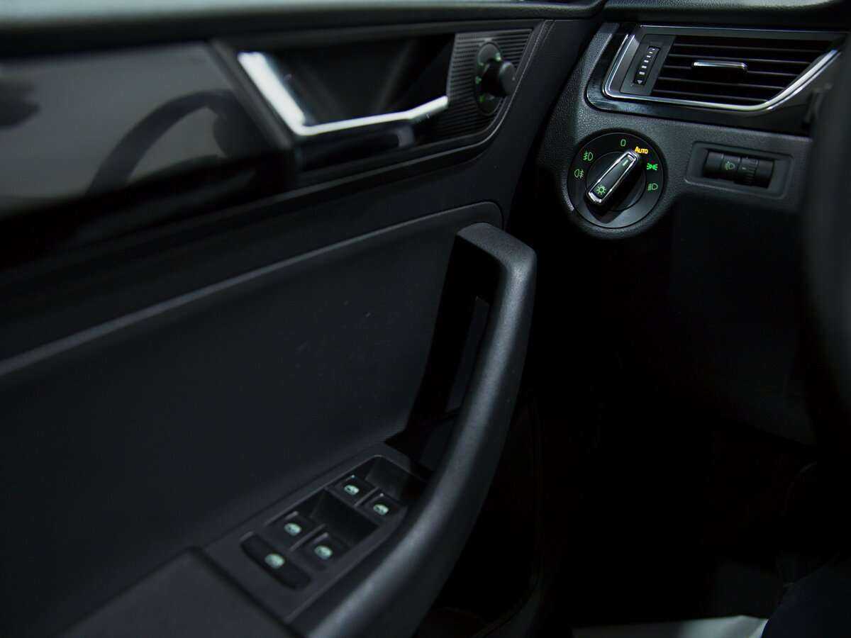 Б/У Шкода Рапид 2017 года. Фото: #6