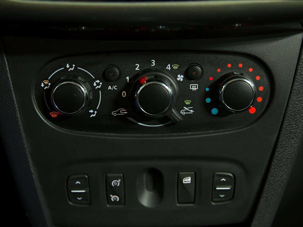 Б/У Рено Логан 2015 года. Фото: #12