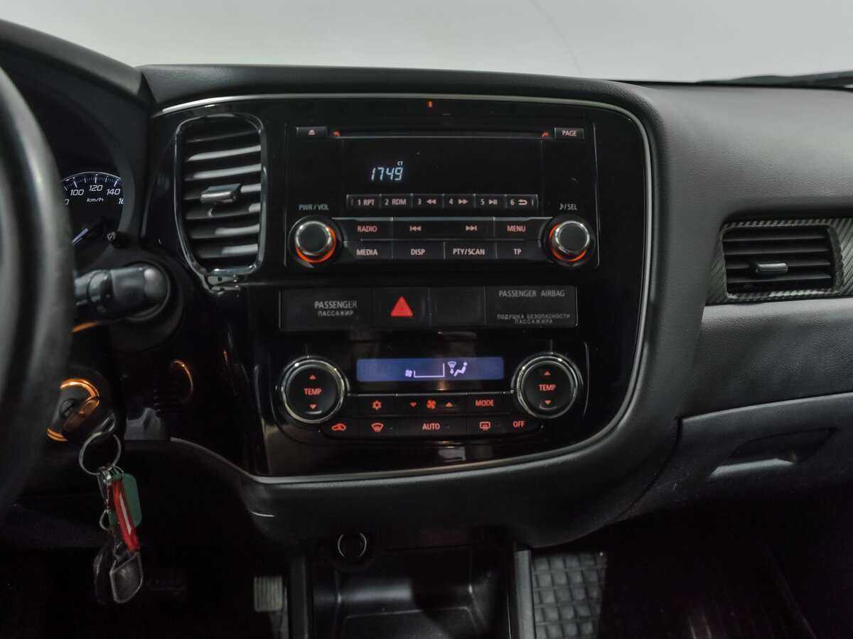 Б/У Митсубиши Оутлэндер 2013 года. Фото: #9