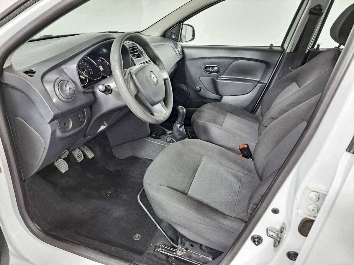 Б/У Рено Логан 2016 года. Фото: #15