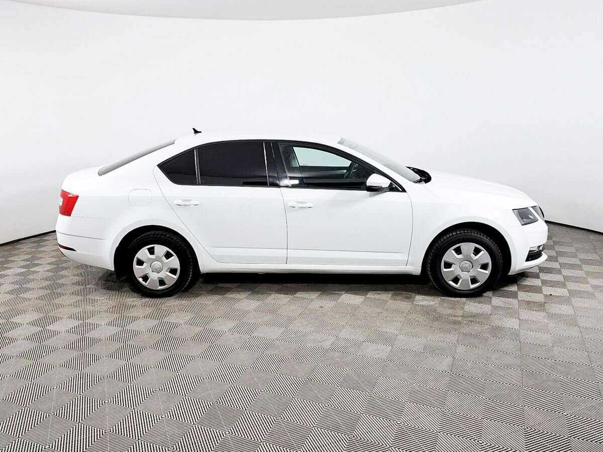 Б/У Шкода Октавия 2019 года. Фото: #3