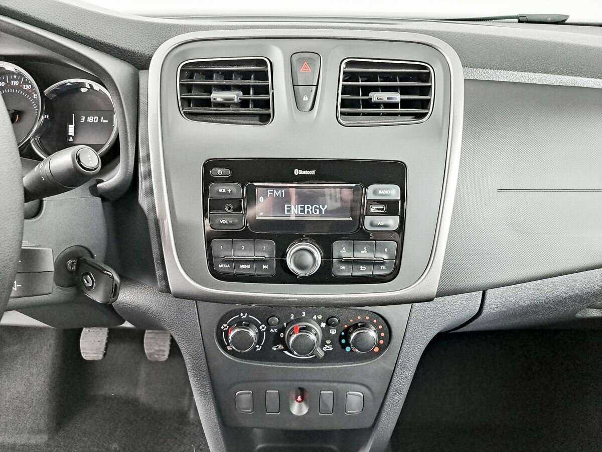 Б/У Рено Логан 2021 года. Фото: #12