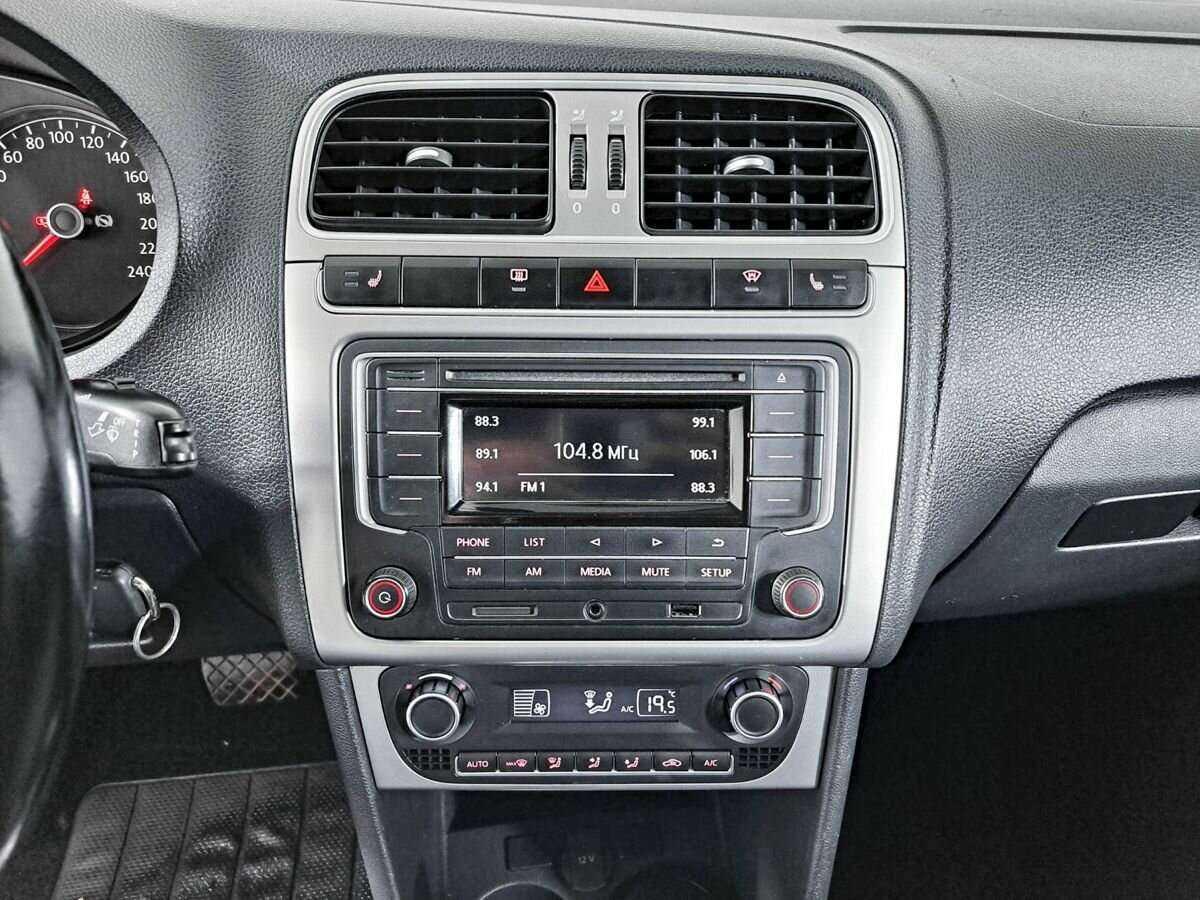 Б/У Фольксваген Поло 2017 года. Фото: #12