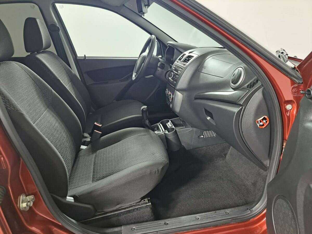 Б/У Лада (ВАЗ) Калина 2017 года. Фото: #8