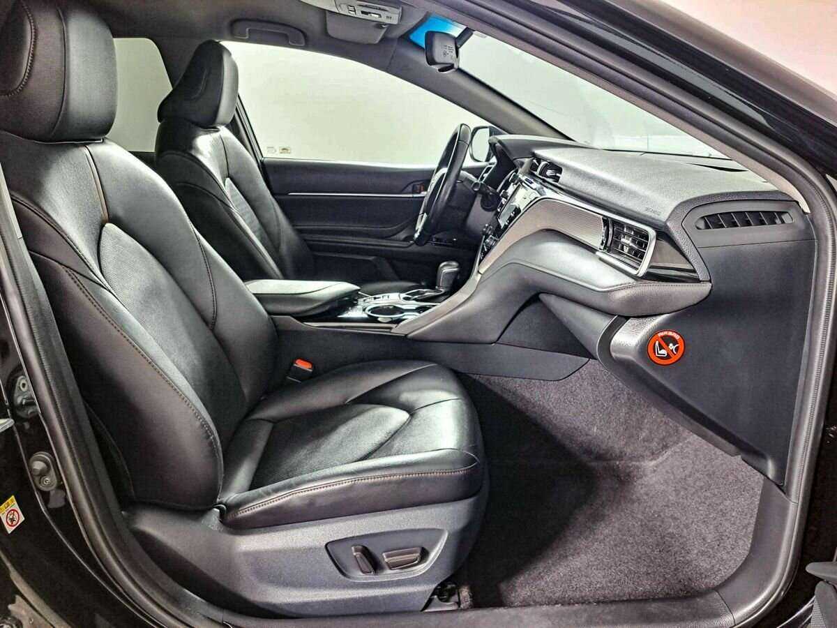 Б/У Тойота Камри 2018 года. Фото: #8