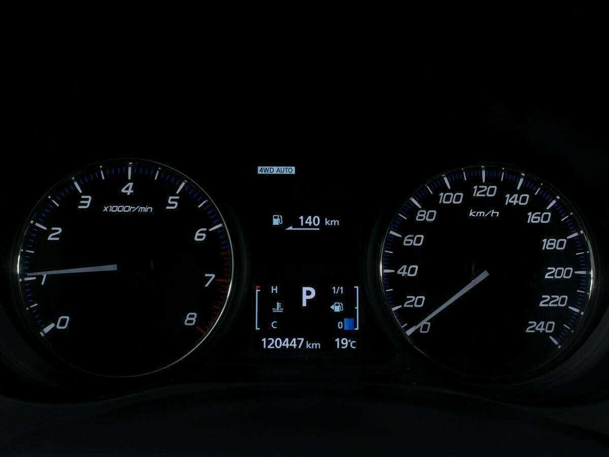 Б/У Митсубиши Оутлэндер 2016 года. Фото: #9