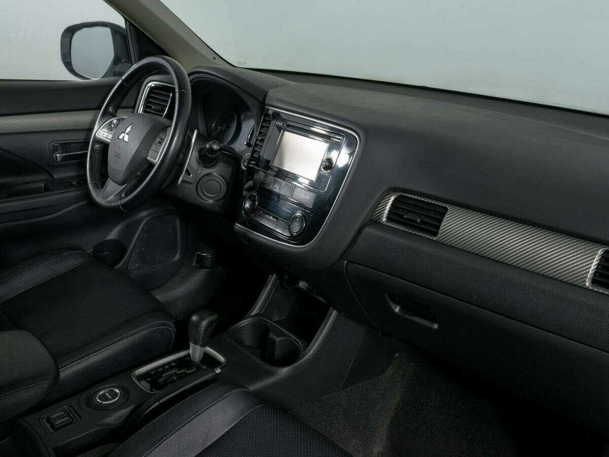 Б/У Митсубиши Оутлэндер 2013 года. Фото: #7