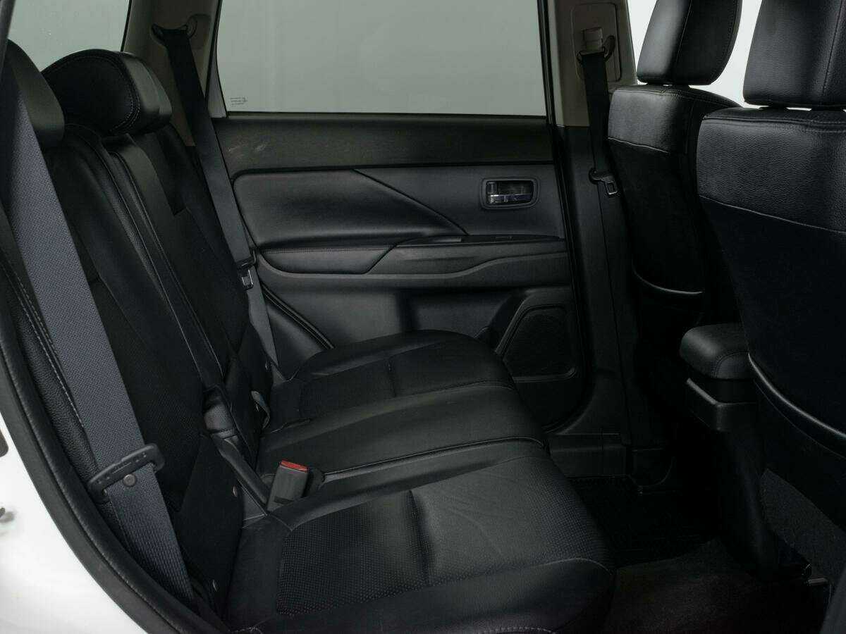 Б/У Митсубиши Оутлэндер 2013 года. Фото: #10