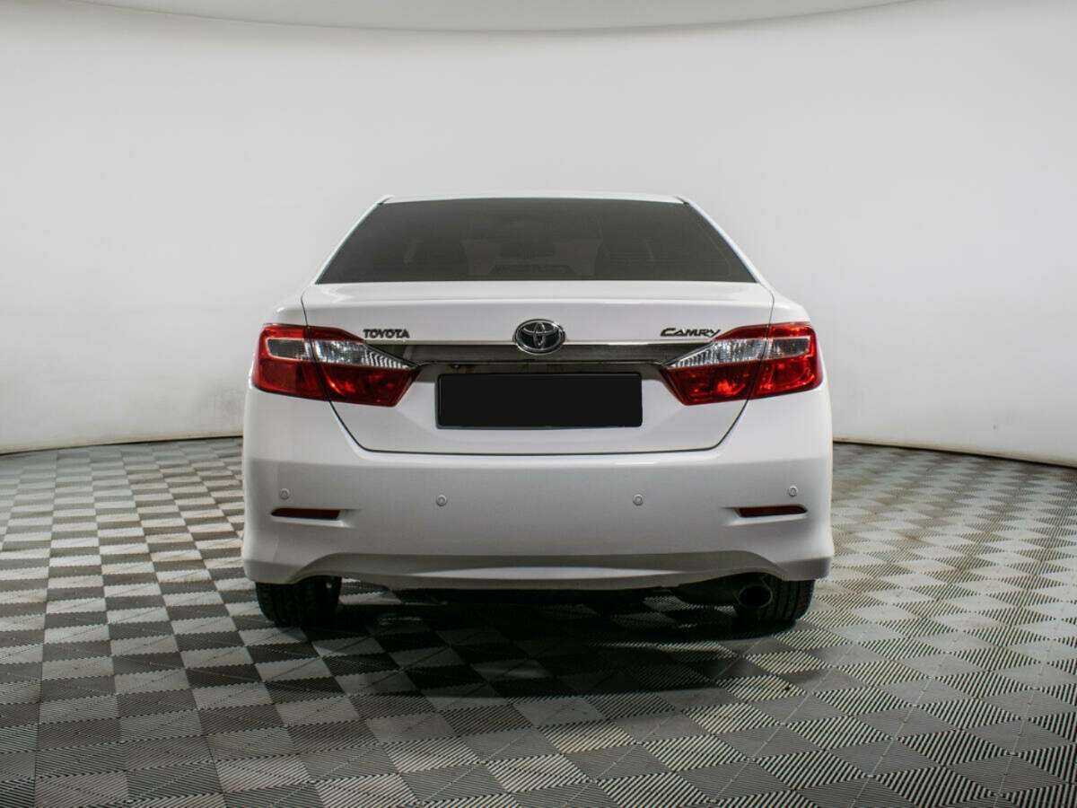 Б/У Тойота Камри 2014 года. Фото: #5