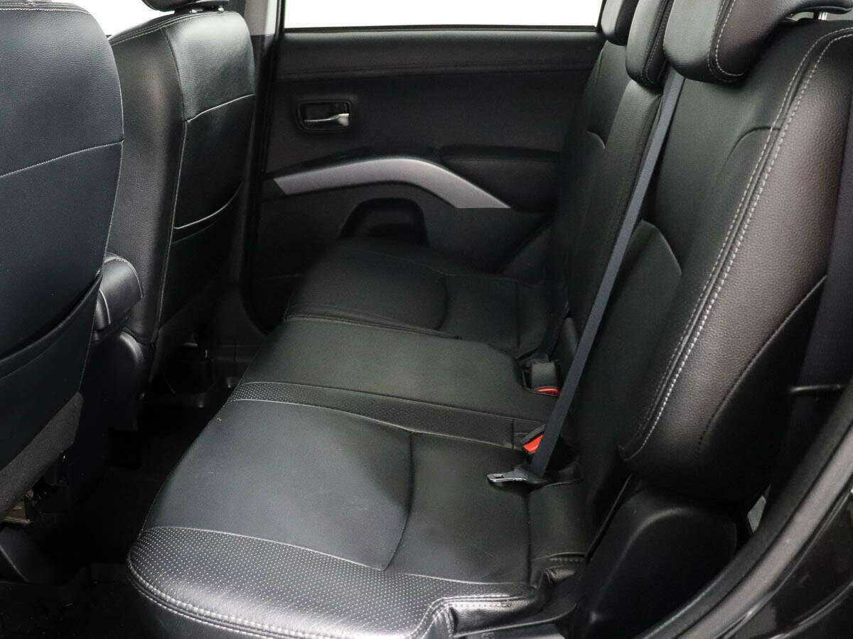 Б/У Митсубиши Оутлэндер 2012 года. Фото: #7