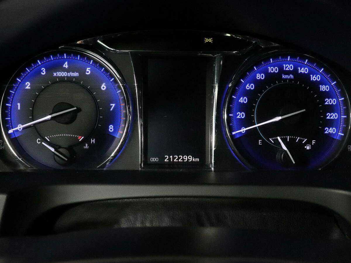 Б/У Тойота Камри 2015 года. Фото: #8