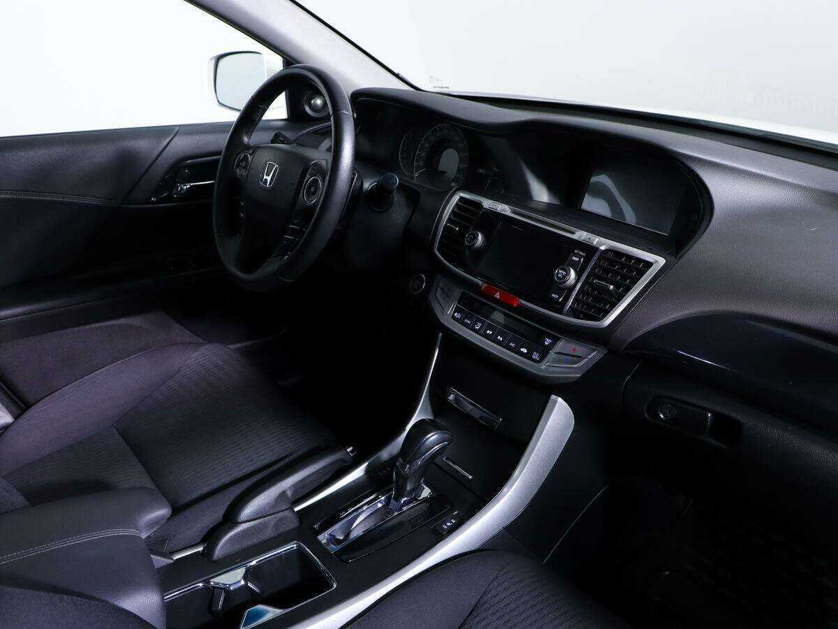 Б/У Хонда Аккорд 2013 года. Фото: #5