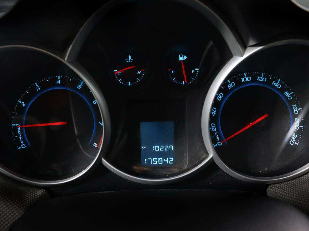 Б/У Шевроле Круз 2012 года. Фото: #8