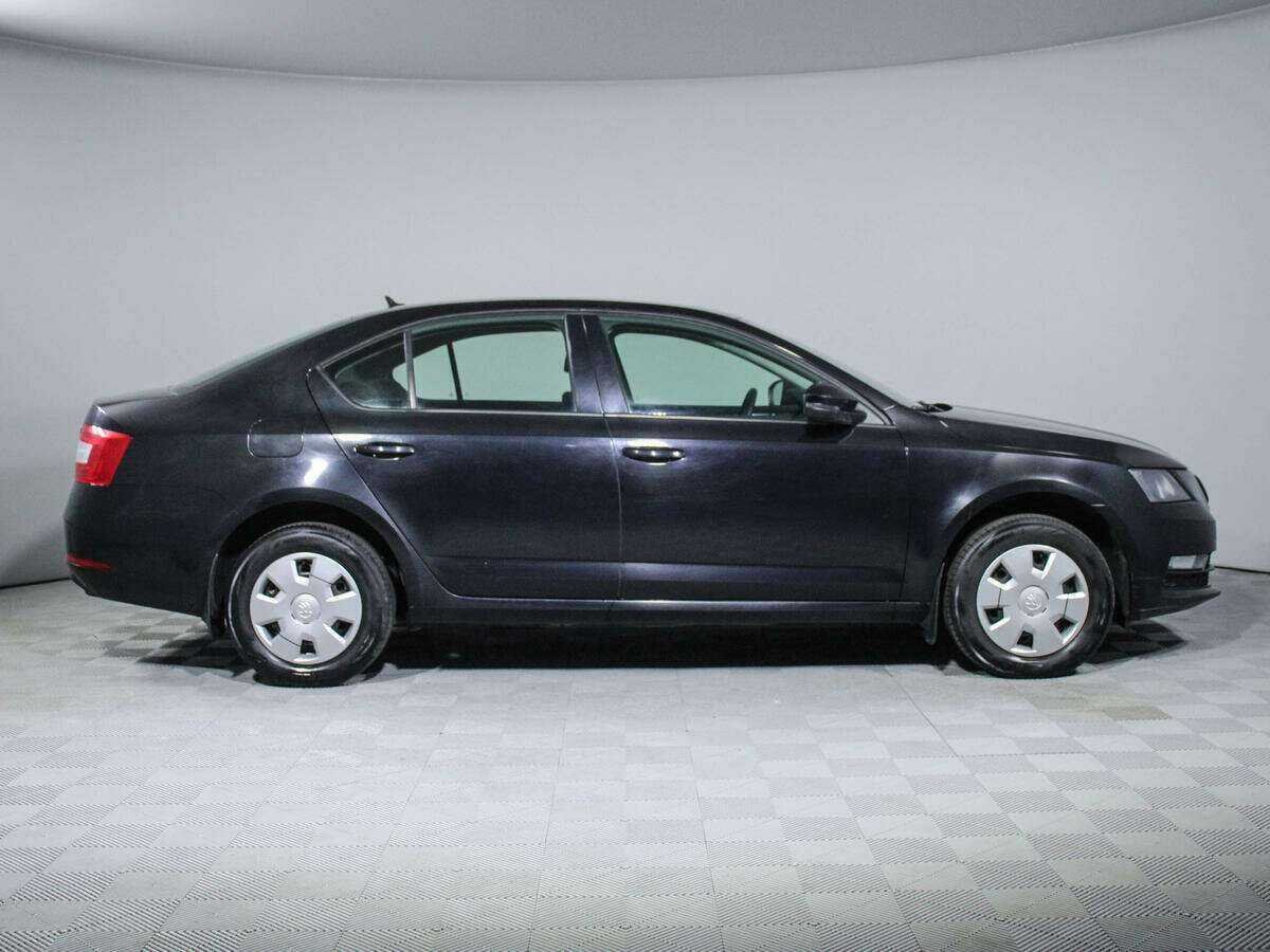 Б/У Шкода Октавия 2018 года. Фото: #3