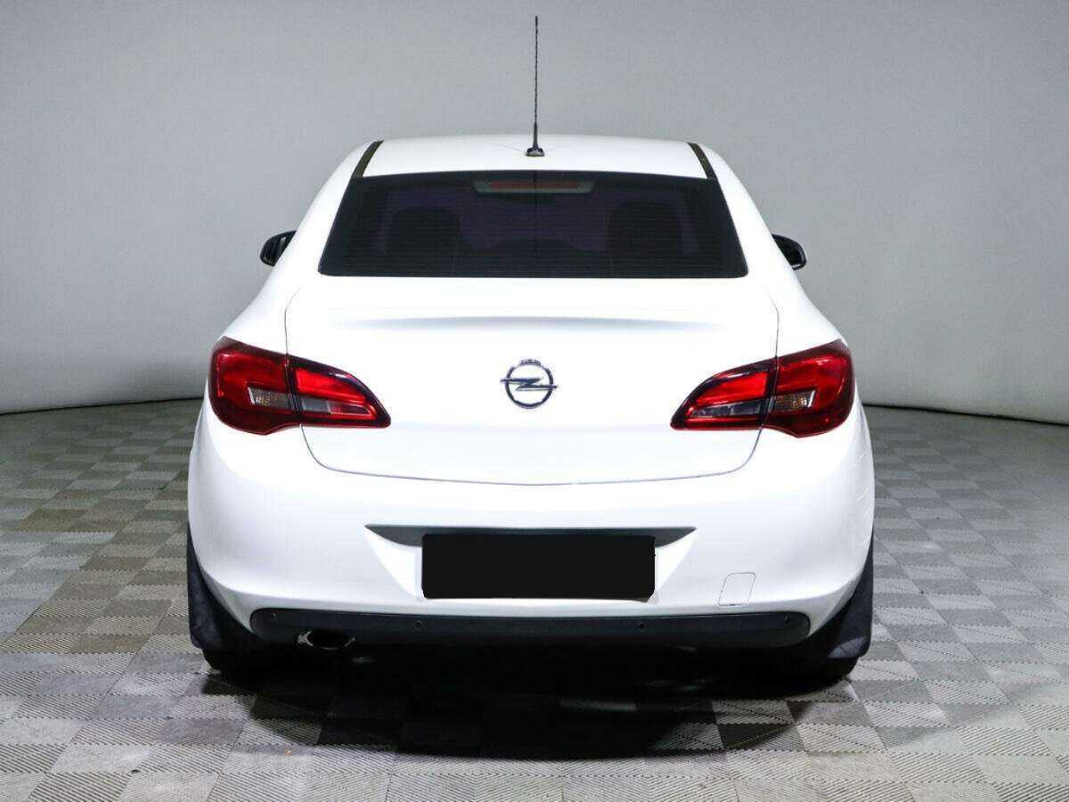 Б/У Опель Астра 2014 года. Фото: #4