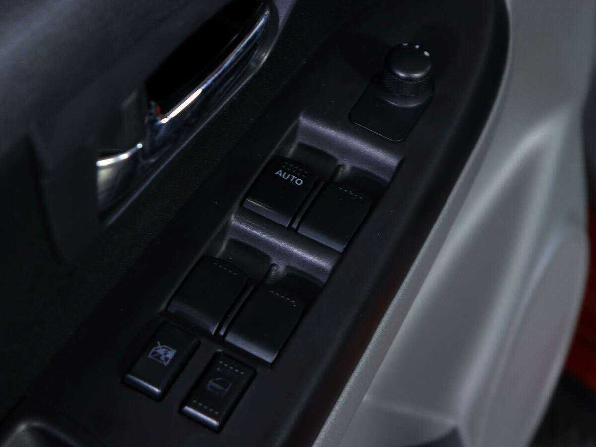 Б/У Сузуки С-Икс4 2013 года. Фото: #12