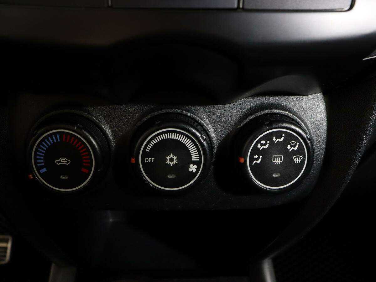 Б/У Митсубиши АС-Икс 2013 года. Фото: #19